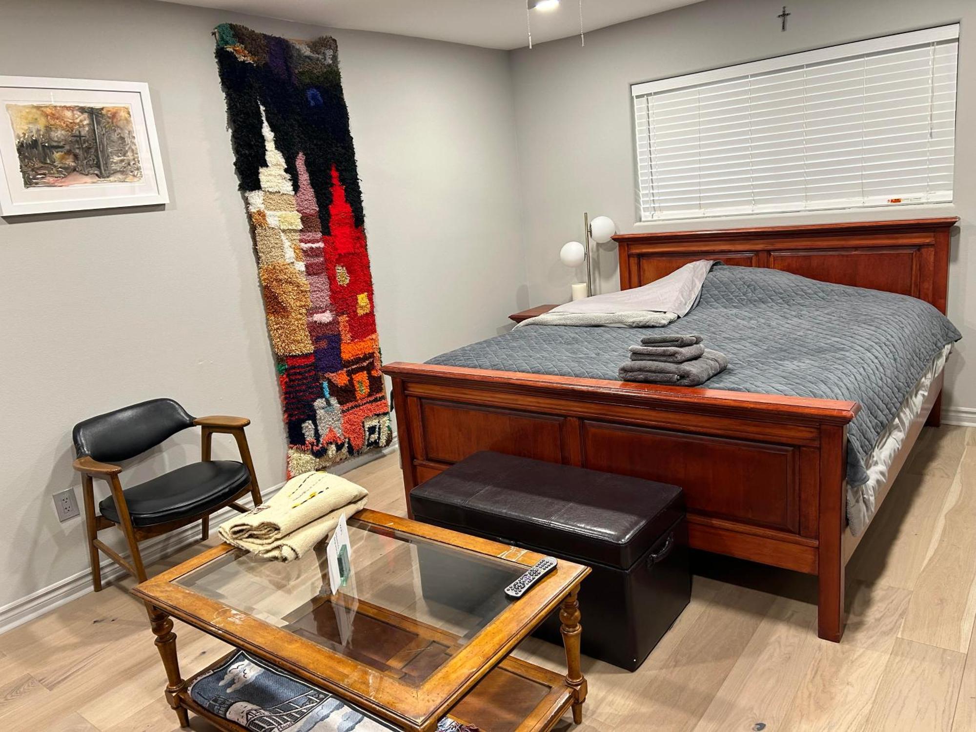 A Luxury Master Bedroom In A Condo Los Angeles Extérieur photo